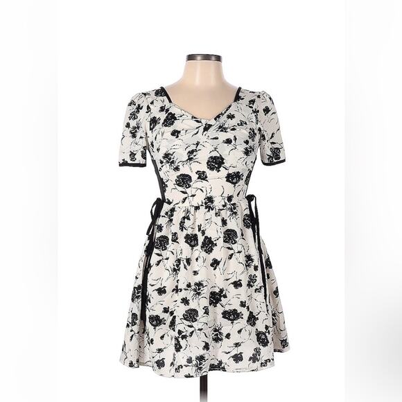 Xuan Xiang Zi Black and white patterned dress, size L - Picture 1 of 7